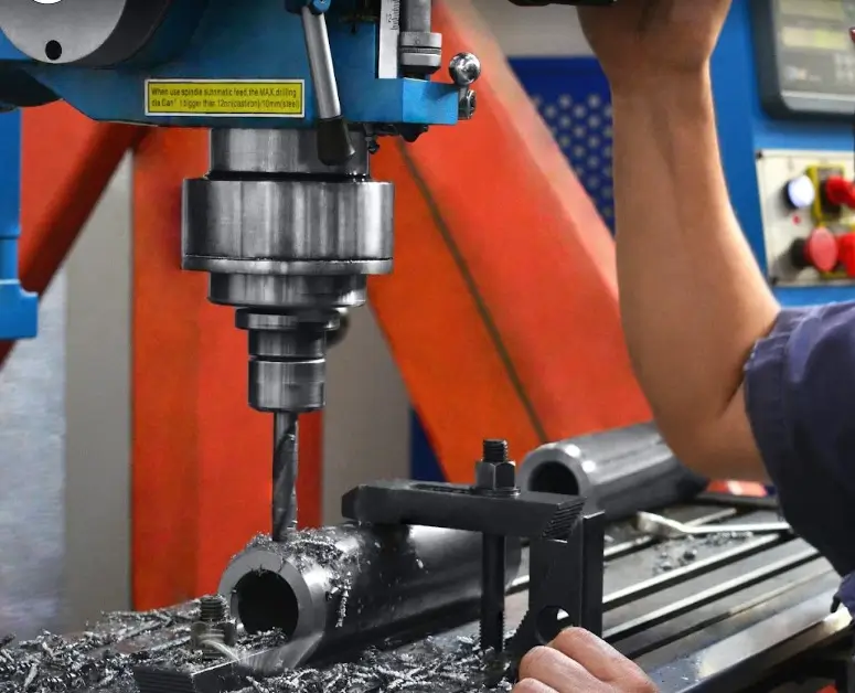 Inspección y ajuste de componentes en sistema de descargue