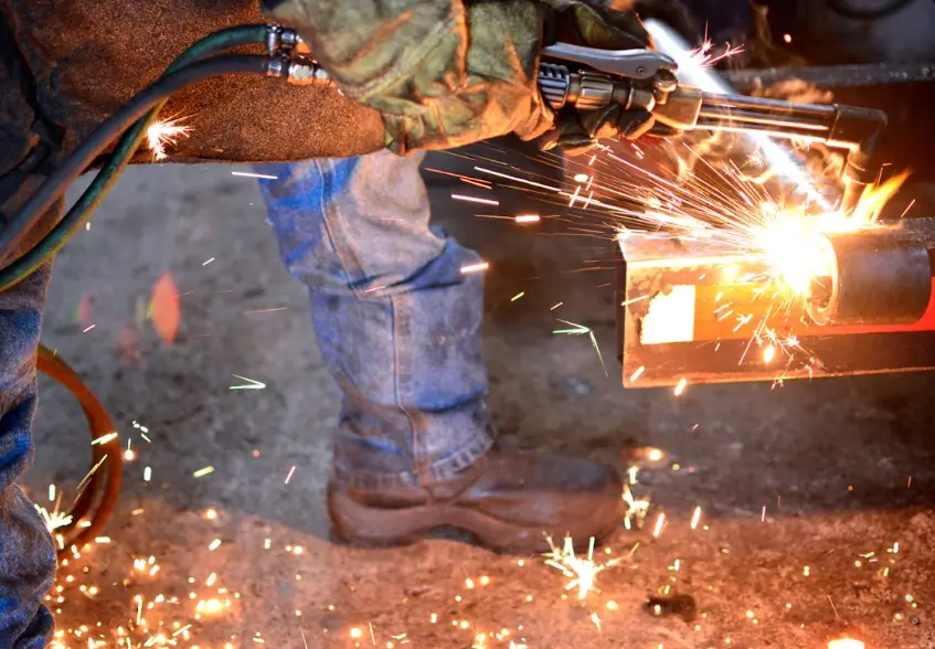 Revisión operativa de unidad industrial en área de mantenimiento